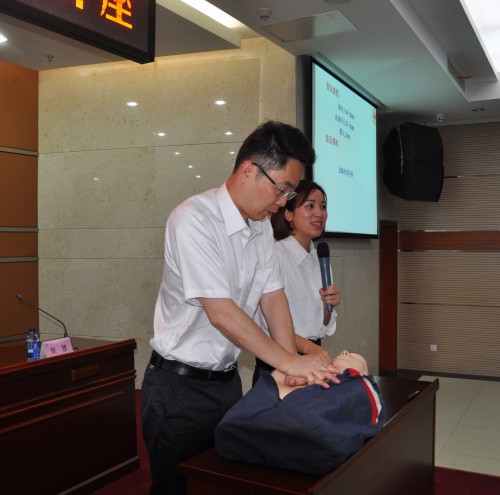 院舉辦“珍惜生命 關愛健康”職業病防治健康知識講座