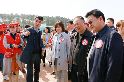 院團(tuán)委組織青年志愿者開展“益愛同行2018”志愿服務(wù)活動