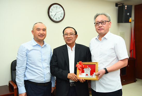老撾農林部部長連·提喬一行蒞臨我院考察交流
