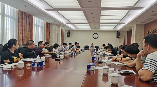院黨委書記康慶云以普通黨員身份參加黨支部集中學習暨黨小組成立會議