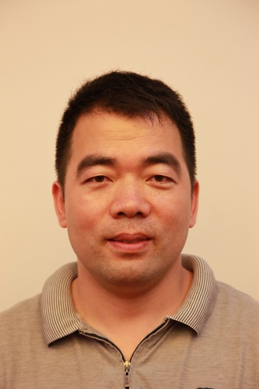 劉煒?biāo)? /></a></td>
                          </tr>
                        </table>
                      </td>
                      <td valign=
