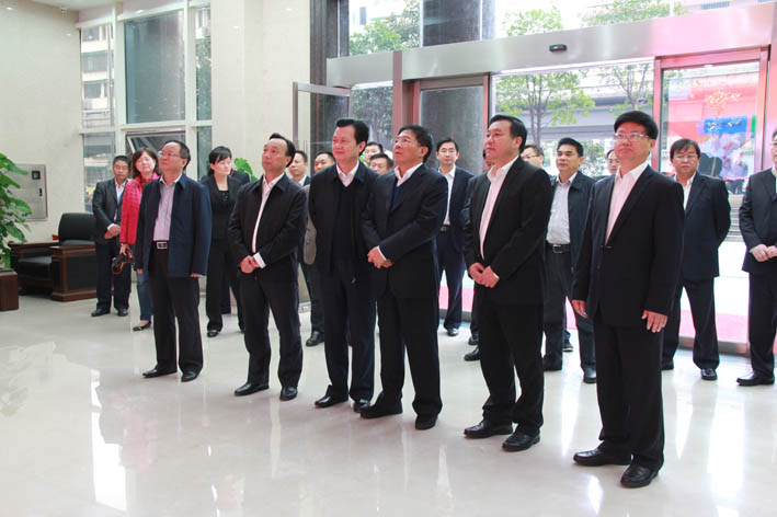 省委副書記孫金龍考察中部林業產權交易服務中心
